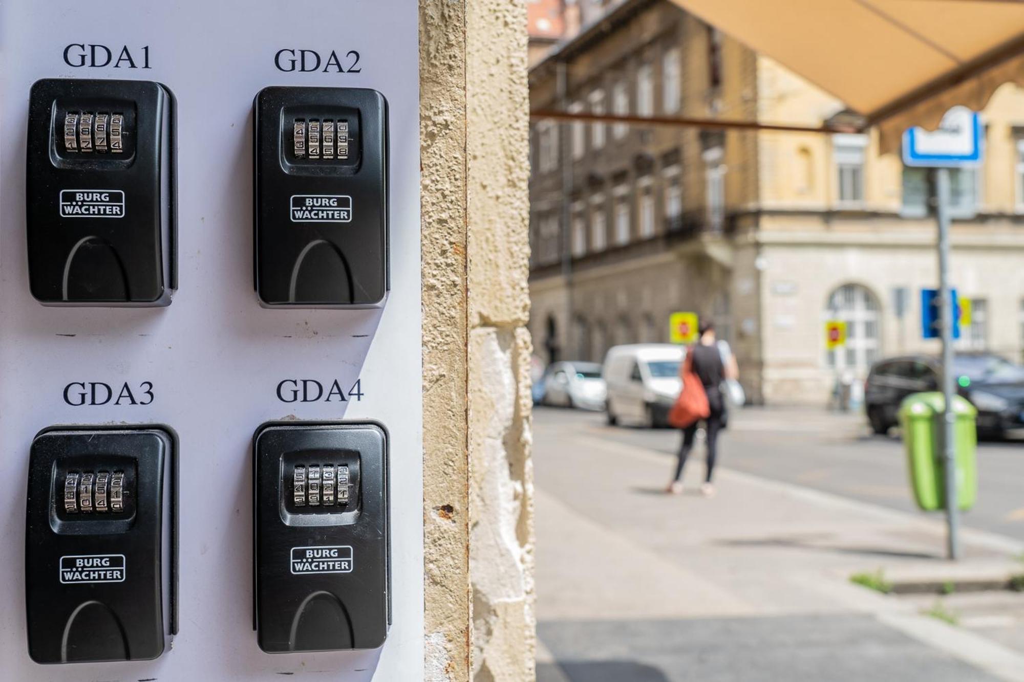 Glam Downtown Apartments Budapest Bagian luar foto